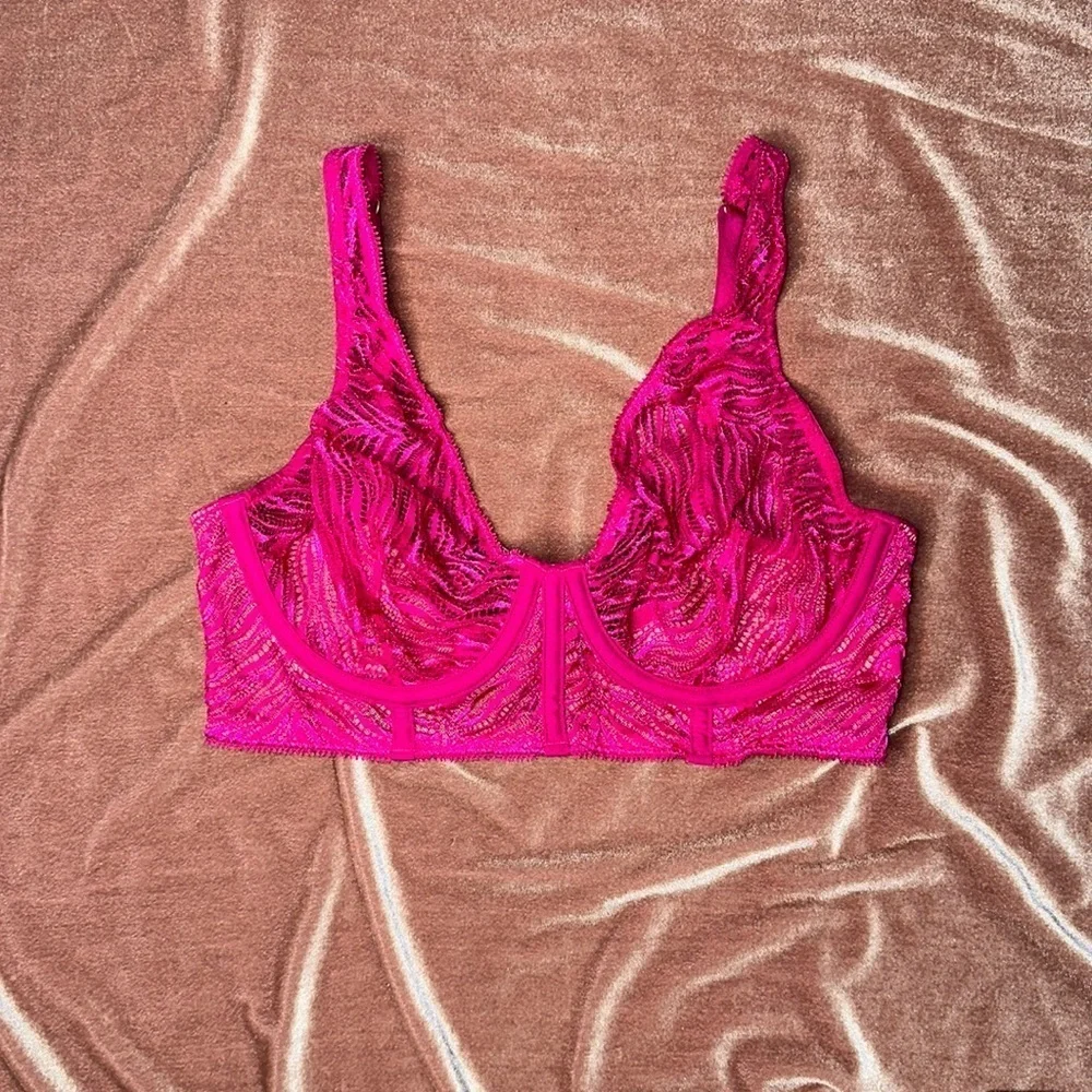 VERY cute, hot pink, Victoria’s Secret bra - Picture 1 of 4